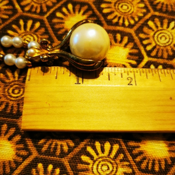 Vintage Faux Pearl and Gold Tone Necklace with Pearl Enhancer Pendant - Picture 8 of 15